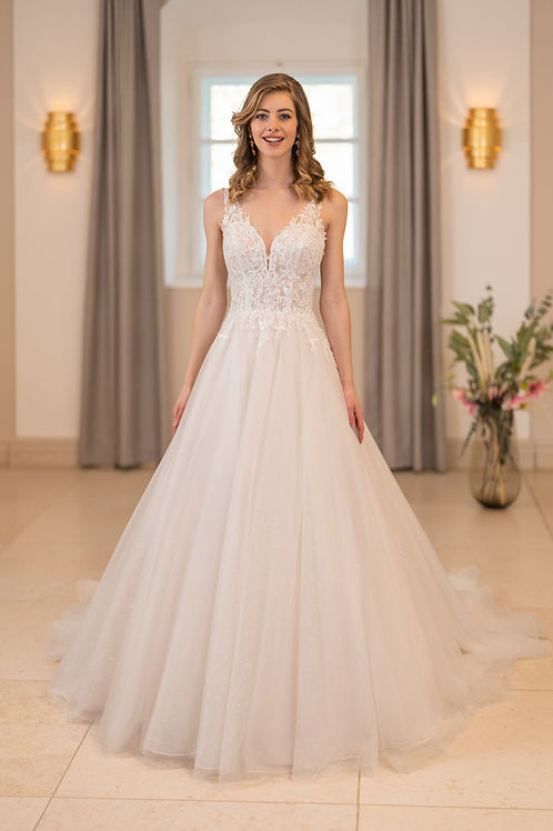 Das Brautkleid 48 SP1-2330 vom Hersteller Sposa Toscana, bei Ivory & Blush