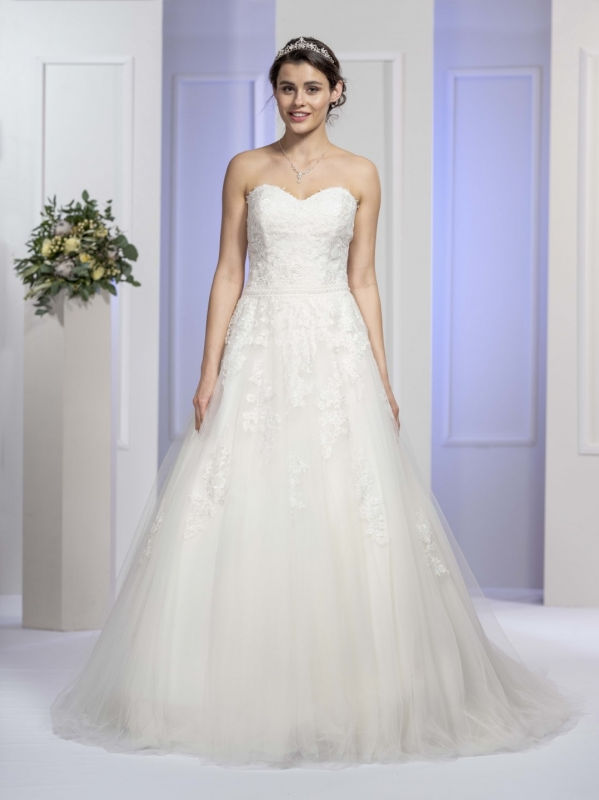 Das Brautkleid 49 SP1-6249 vom Hersteller Sposa Toscana, bei Ivory & Blush