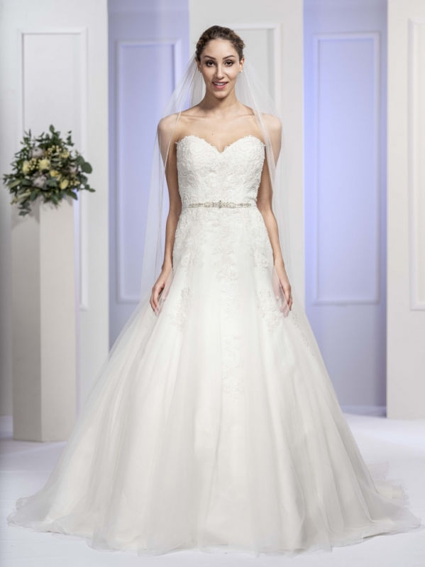 Das Brautkleid 52 SP1-6238 vom Hersteller Sposa Toscana, bei Ivory & Blush