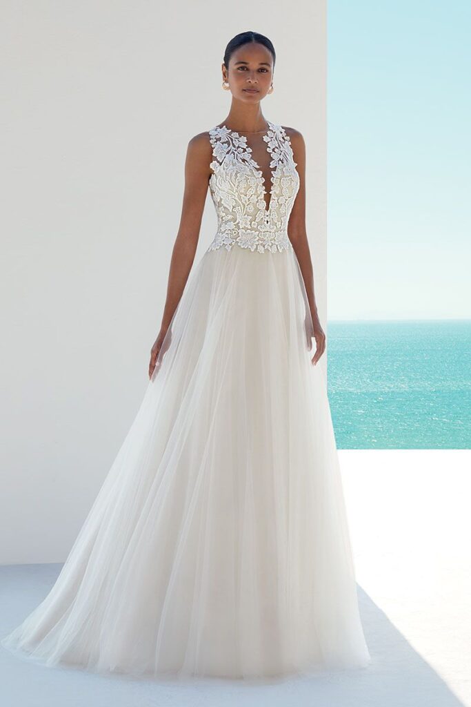 Das Brautkleid L1000 vom Hersteller Demetrios - Orea Sposa, bei Ivory & Blush